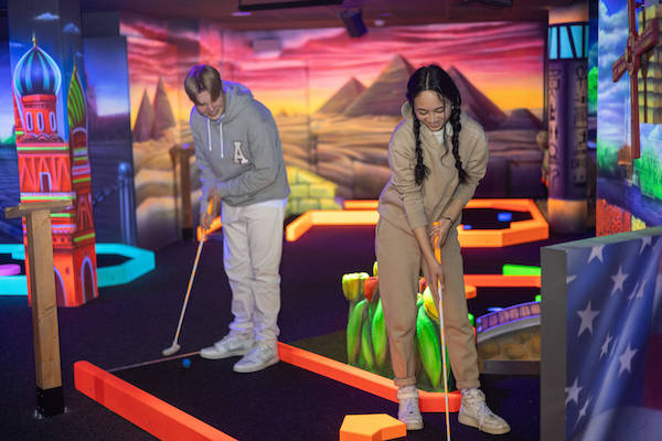 FunZone Zoetermeer: Glow Minigolfbaan